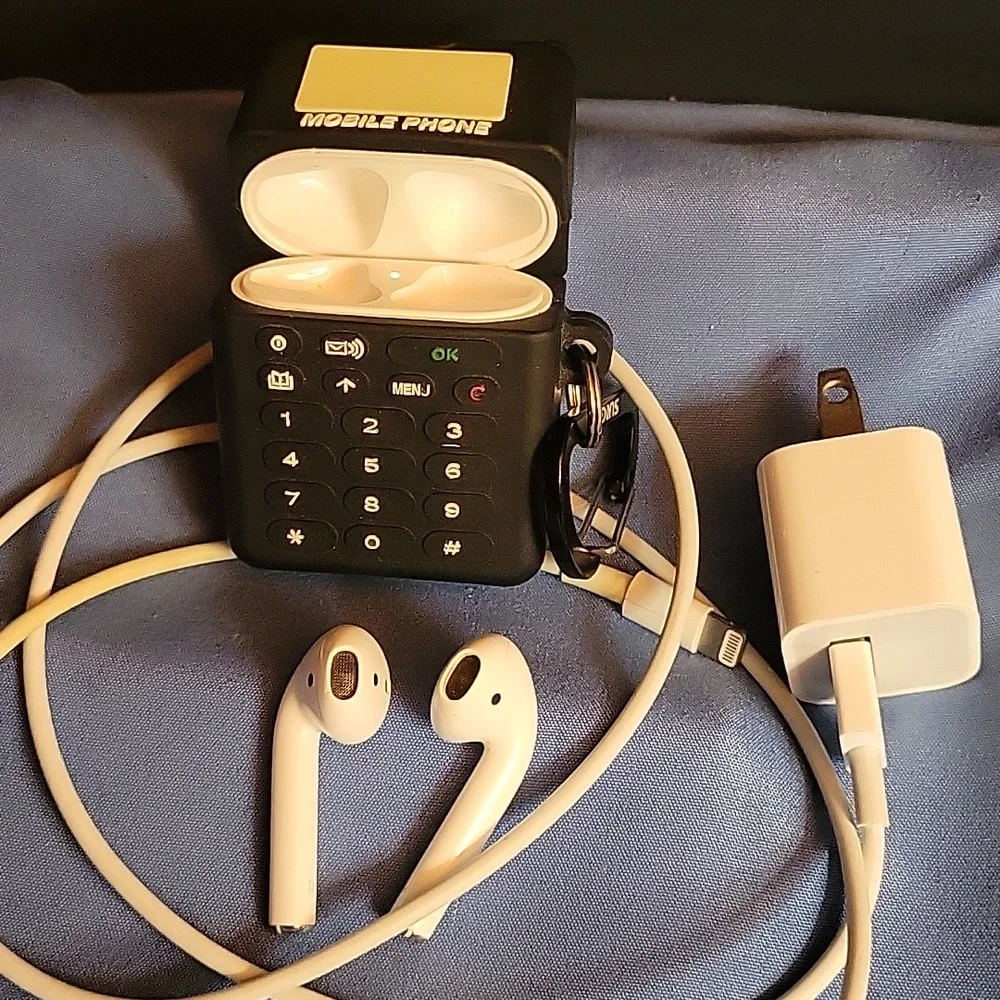 Wireless Earbuds with Charging Case and Accessories - White